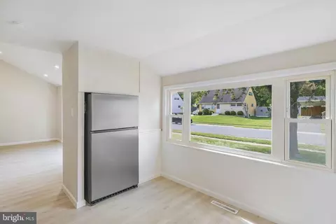 Entry Way - 703 Shue Dr, Newark, DE 19713 photo 6 of 11