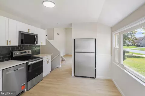 Entry Way - 703 Shue Dr, Newark, DE 19713 photo 5 of 11