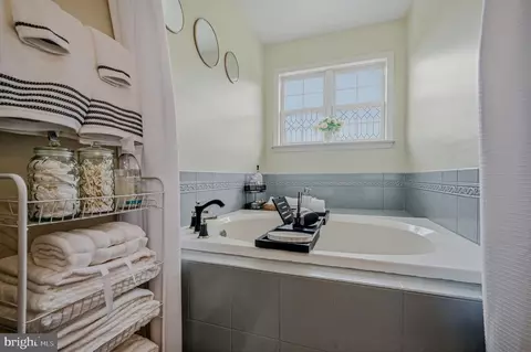 Bath - 202 W Thomas Ct, Middletown, DE 19709 photo 2 of 3
