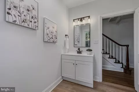Entry Way - 2526 Ebright Rd, Wilmington, DE 19810 photo 2 of 4
