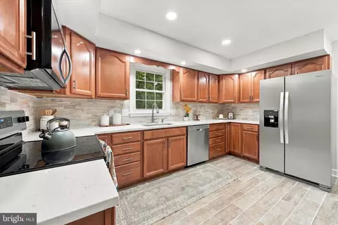 Kitchen - 72 Bristle Cone Dr, Bear, DE 19701 photo 4 of 4