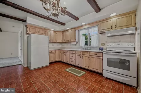 Kitchen - 12 Kitty Ln, Newark, DE 19713 photo 1 of 2