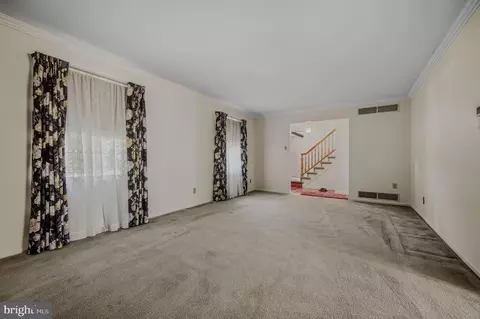 Living - 12 Kitty Ln, Newark, DE 19713 photo 1 of 4