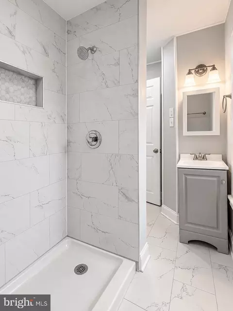 Bath - 209 E 24th St, Wilmington, DE 19802 photo 2 of 5