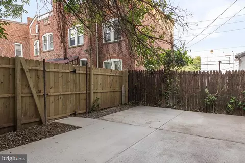 Exterior - 209 E 24th St, Wilmington, DE 19802 photo 5 of 17