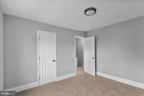 Entry Way - 209 E 24th St, Wilmington, DE 19802 photo 11 of 15