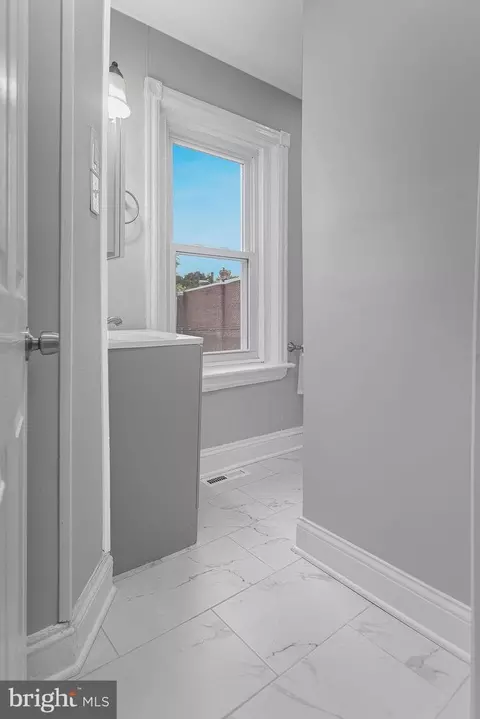 Entry Way - 209 E 24th St, Wilmington, DE 19802 photo 13 of 15