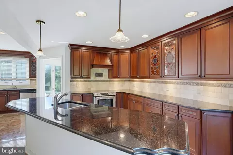 Kitchen - 9 Mccormick Dr, Hockessin, DE 19707 photo 4 of 8