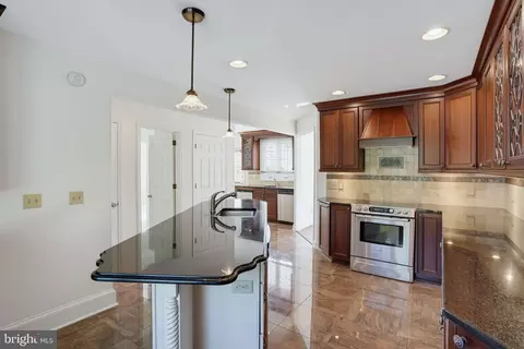 Kitchen - 9 Mccormick Dr, Hockessin, DE 19707 photo 3 of 8