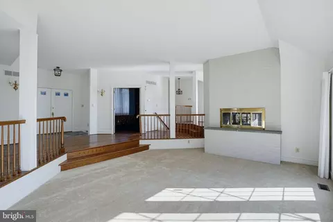 Living - 9 Mccormick Dr, Hockessin, DE 19707 photo 4 of 9