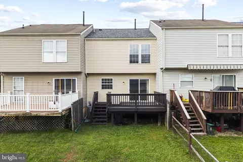 Exterior - 111 Lauren Pl, Newark, DE 19702 photo 2 of 11