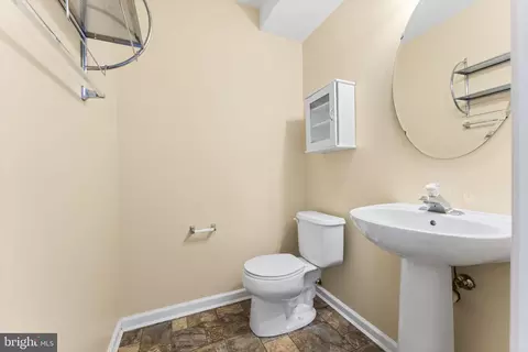 Entry Way - 111 Lauren Pl, Newark, DE 19702 photo 3 of 5
