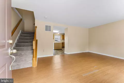 Living - 111 Lauren Pl, Newark, DE 19702 photo 2 of 2