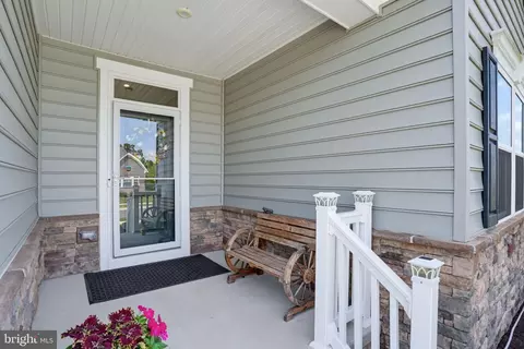 Exterior - 272 Anglesey Dr, Middletown, DE 19709 photo 4 of 12