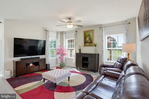 Entry Way - 272 Anglesey Dr, Middletown, DE 19709 photo 5 of 10