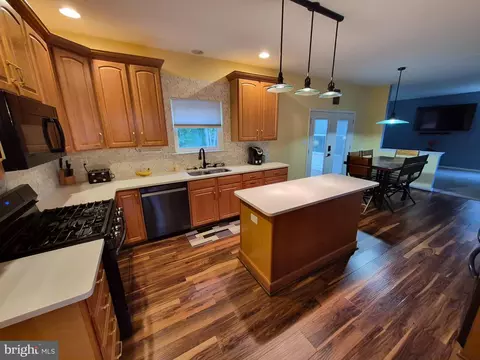 Kitchen - 422 Post Oak Ln, Newark, DE 19702 photo 1 of 2