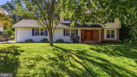 812 Hilltop Rd, Newark, DE 19711