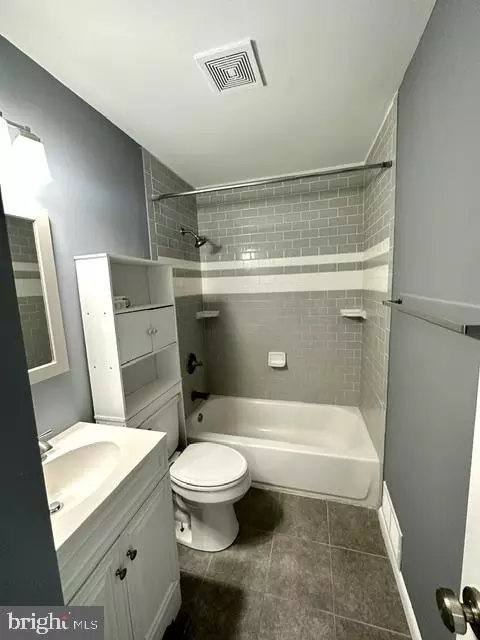 Bath - 326 Brandon Dr, Bear, DE 19701 photo 1 of 2