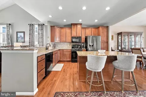 Kitchen - 33 Vaughn Ln, Newark, DE 19702 photo 1 of 4