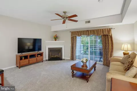 Living - 101 Colonial Downs Ct #1306, Newark, DE 19702 photo 1 of 3