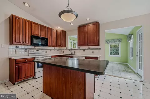 Kitchen - 10 Corbit Sharp Dr, Townsend, DE 19734 photo 2 of 3