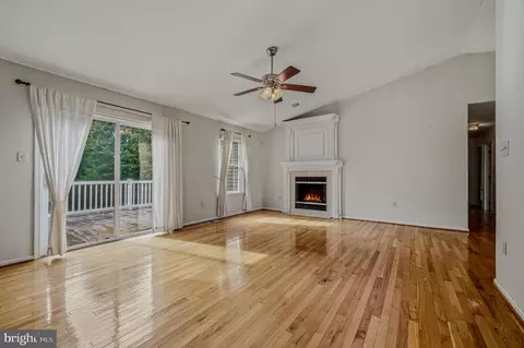 Living - 10 Corbit Sharp Dr, Townsend, DE 19734 photo 3 of 6