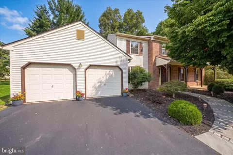 9 Round Tree Cir, Hockessin, DE 19707