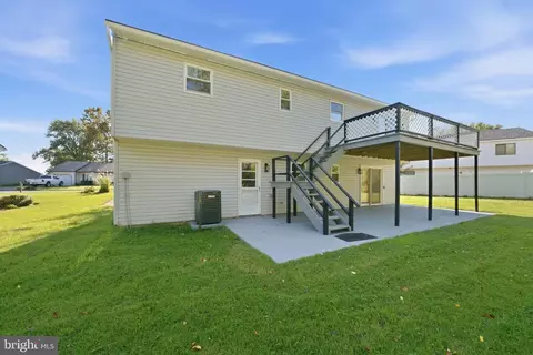 Exterior - 28 Castle Run Dr, Bear, DE 19701 photo 6 of 9