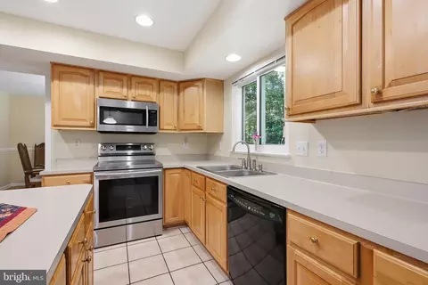 Kitchen - 447 Preakness Run, Newark, DE 19702 photo 2 of 3