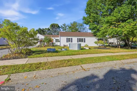 718 Woodsedge Rd, Wilmington, DE 19804