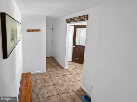 Entry Way - 12 Slates End End, Newark, DE 19702 photo 3 of 4