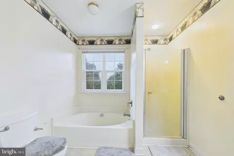 Bath - 9 Emerald Ridge Dr, Bear, DE 19701 photo 2 of 3