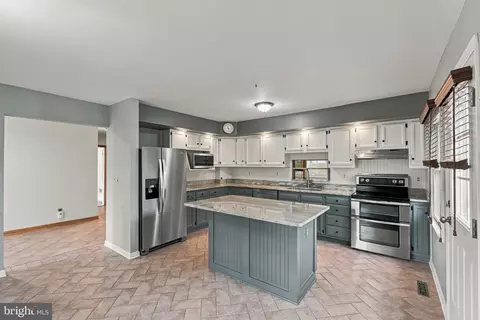 Kitchen - 24 Ardmore Rd, Newark, DE 19713 photo 1 of 2