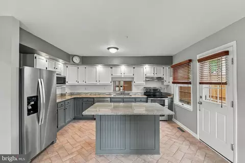 Kitchen - 24 Ardmore Rd, Newark, DE 19713 photo 2 of 2