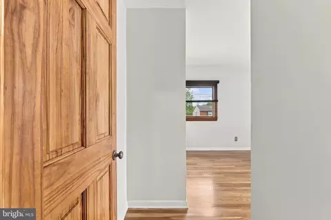 Entry Way - 24 Ardmore Rd, Newark, DE 19713 photo 5 of 6