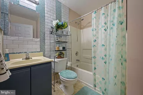 Bath - 302 Liborio Dr, Middletown, DE 19709 photo 2 of 2
