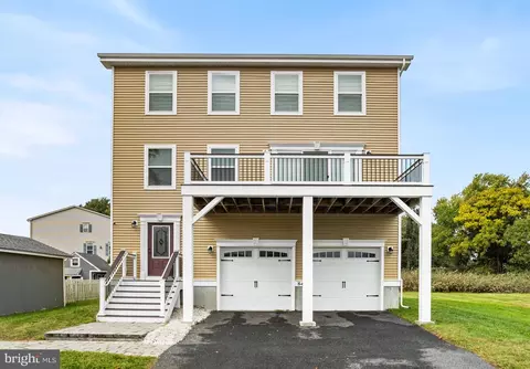 84 Washington St, Delaware City, DE 19706