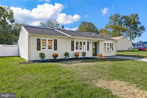 124 Piano Dr, Newark, DE 19713 photo 2