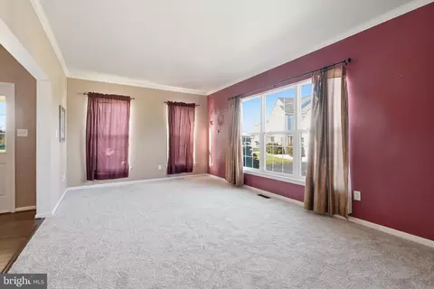 Living - 404 Hampton Ct N, Middletown, DE 19709 photo 2 of 5