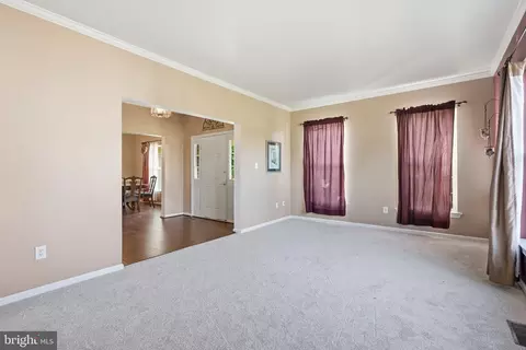 Living - 404 Hampton Ct N, Middletown, DE 19709 photo 3 of 5
