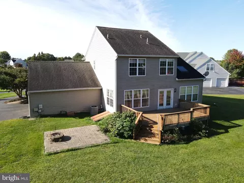 Exterior - 404 Hampton Ct N, Middletown, DE 19709 photo 7 of 11