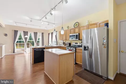 Kitchen - 404 Hampton Ct N, Middletown, DE 19709 photo 3 of 3