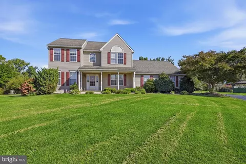 Exterior - 404 Hampton Ct N, Middletown, DE 19709 photo 3 of 11