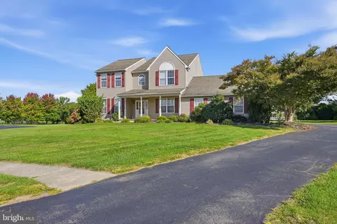 Exterior - 404 Hampton Ct N, Middletown, DE 19709 photo 2 of 11