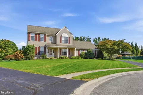 Exterior - 404 Hampton Ct N, Middletown, DE 19709 photo 4 of 11