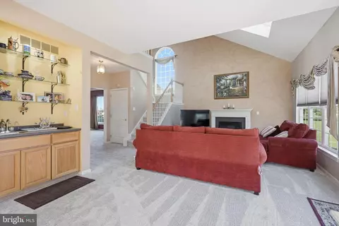 Living - 404 Hampton Ct N, Middletown, DE 19709 photo 4 of 5