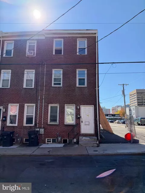 318 E 10th St, Wilmington, DE 19801
