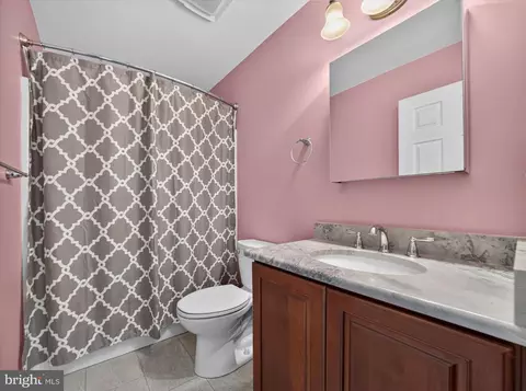 Bath - 10 Moonlight Ct, Newark, DE 19702 photo 5 of 5
