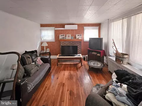 Living - 101 E 35th St, Wilmington, DE 19802 photo 4 of 4