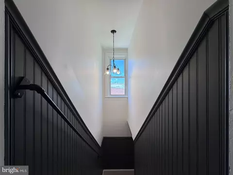 Entry Way - 101 E 35th St, Wilmington, DE 19802 photo 1 of 7